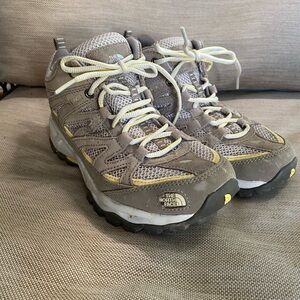 The north face Women’s size 7 1/2 hiking sneakers